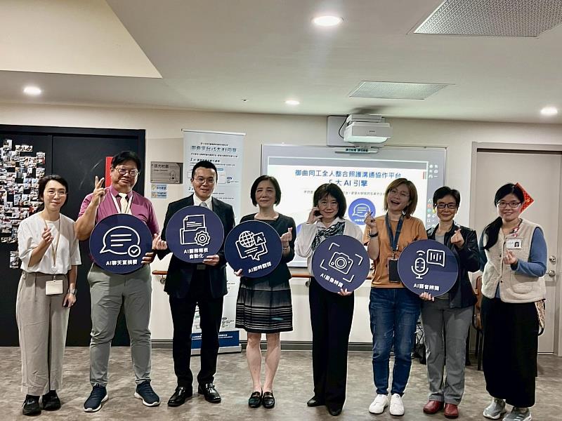 九日生執行長李祥豪報告「一站式智慧管理平台」。