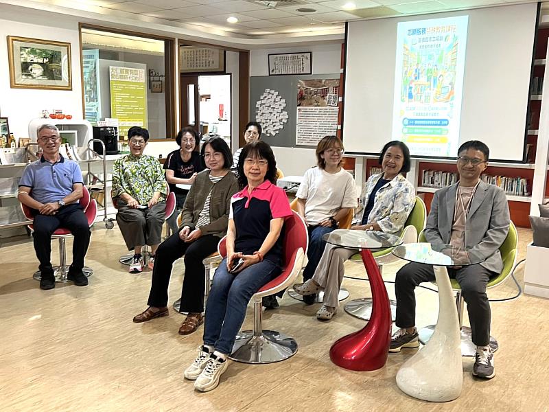 大仁科大首批圖書館志工合影。