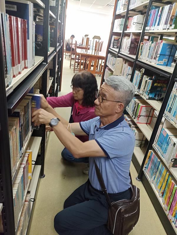 退休同仁「回娘家」，攜手校外人士熱心奉獻。