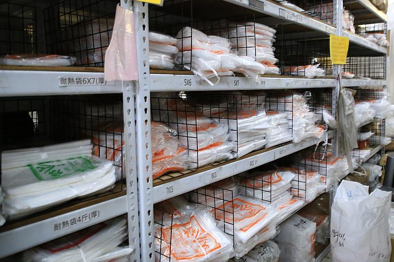 嘉義市政府由消保官率隊與嘉義市調站進行聯合稽查。