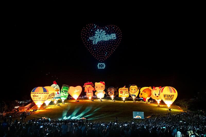 2026臺灣國際熱氣球嘉年華，7月4日至8月20日吉伊卡哇萌翻鹿野高台。（照片台東縣政府提供）