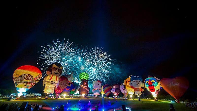 2026臺灣國際熱氣球嘉年華，7月4日至8月20日吉伊卡哇萌翻鹿野高台。（照片台東縣政府提供）