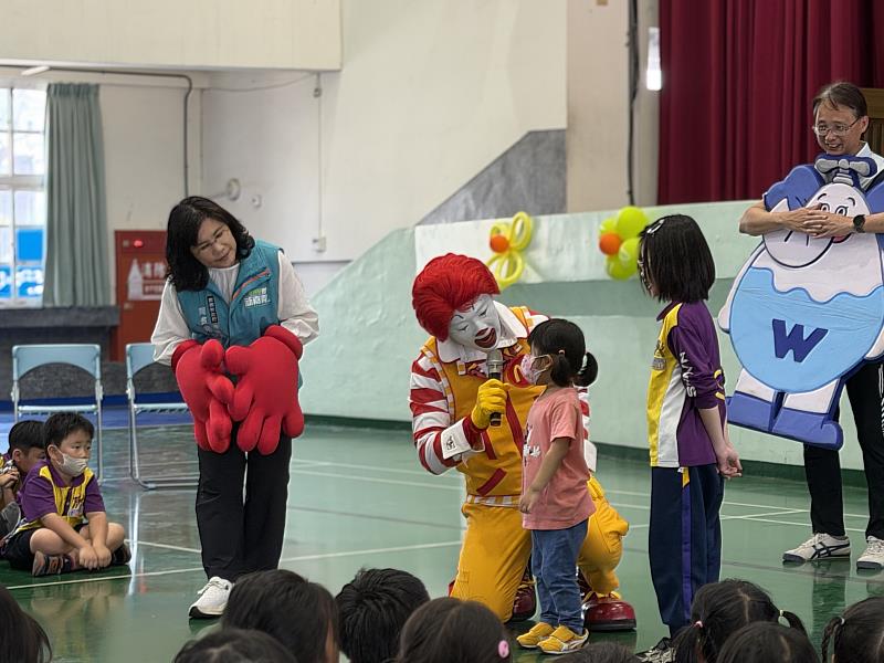 嘉義縣攜手麥當勞叔叔推動「一起洗手趣」校園巡迴活動