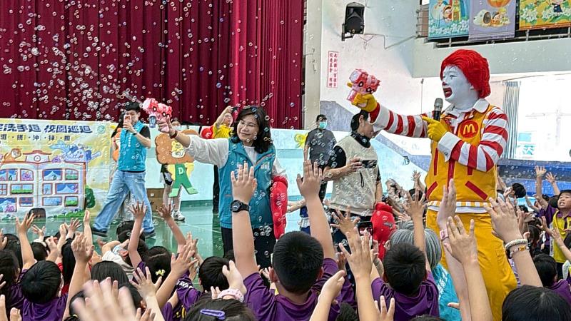 嘉義縣攜手麥當勞叔叔推動「一起洗手趣」校園巡迴活動