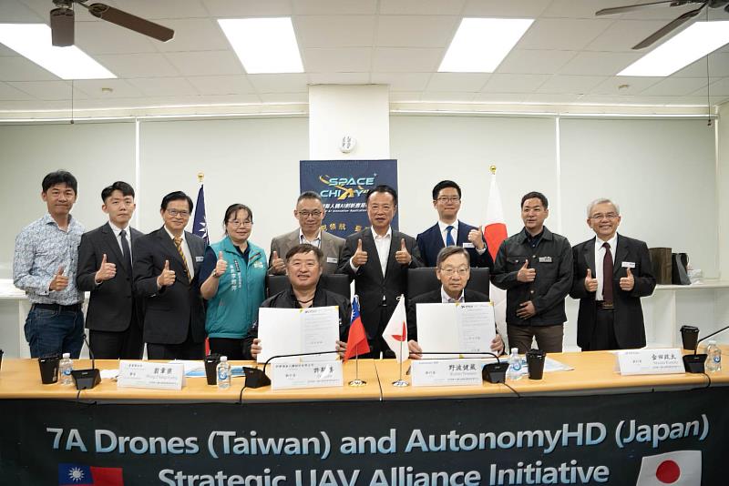 深化台日無人機合作 翁章梁見證Autonomy HD與新樂飛簽署戰略合作MOU