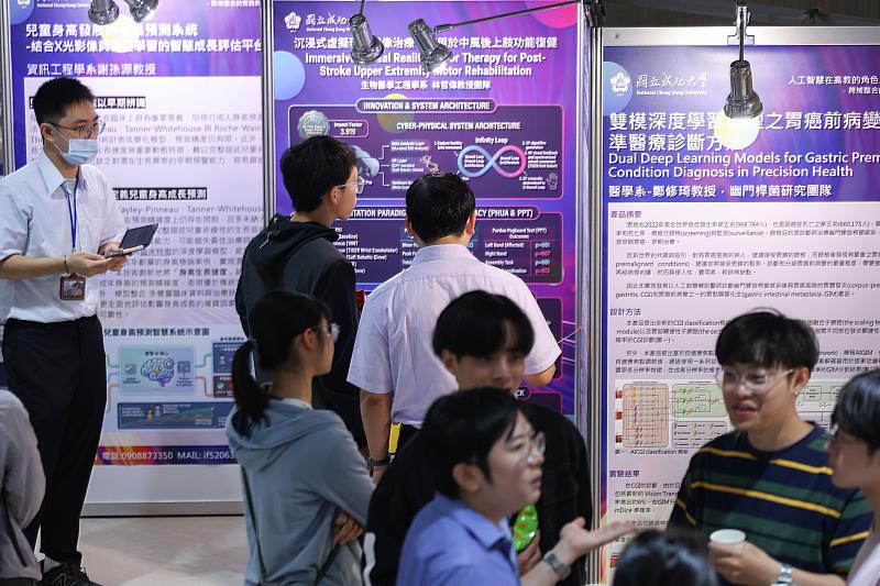 成大第6屆未來運算工作坊（WFC）現場邀集美國、日本、臺灣4位國際頂尖學者現身分享，並展出26組精選研發成果。深度議題探討與富豐的研發成果展出，為即將在5月、10月登場的AI論壇系列活動留下精彩伏筆。