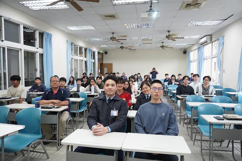 東華大學「大學儲備軍官訓練團ROTC」招募說明會與經驗分享大合照。