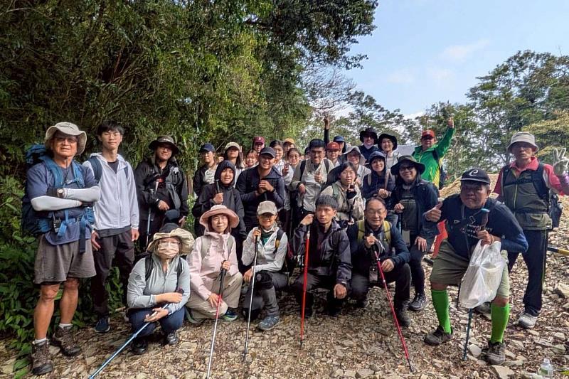 南大文資系師生實地踏查浸水營古道,跨越山林進行文化考察,透過現地行走深化對歷史路徑與地景變遷的理解。