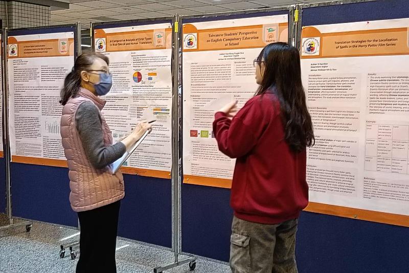 南大英語學系成果展涵蓋語言與文化議題，從翻譯分析到教學應用，呈現跨領域學習與研究整合的特色。