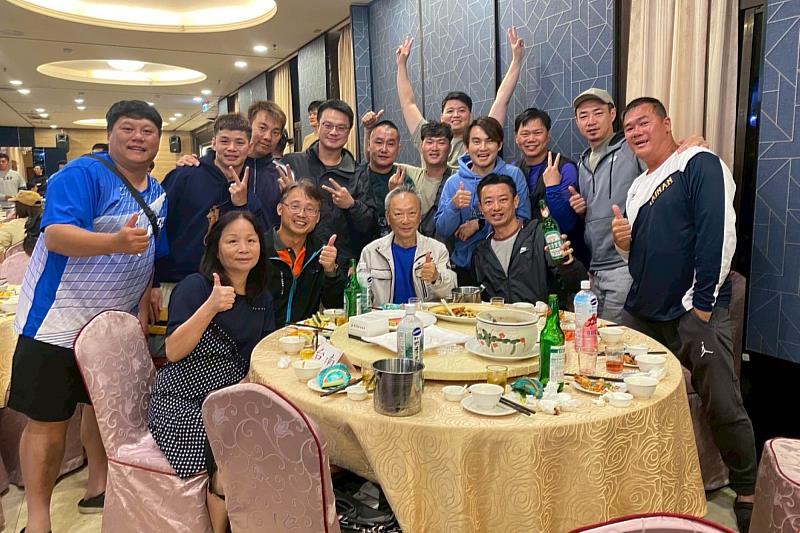 南大校友參與第18屆全國大專校友盃選手之夜，與各校隊伍交流互動，拓展跨校連結，展現南大校友參與能量。