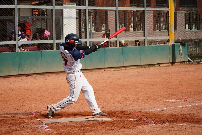 南大校友壘球隊於賽場上展現穩定表現與團隊默契，透過實際參與全國賽事，呈現南大校友持續連結與行動力。