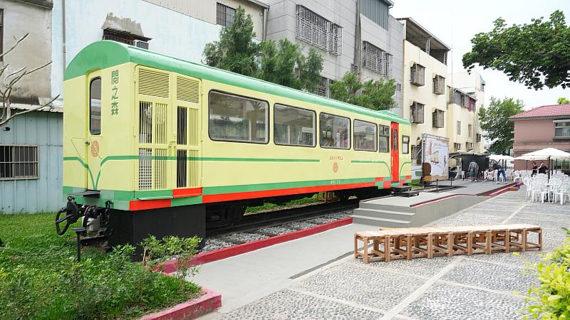 嘉市林森國小阿里山客車廂「閱之森」啟用。