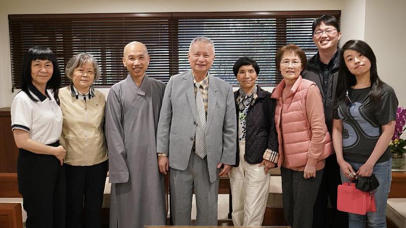 林昭庚院士、護法總會監院常應法師與貴賓合影。