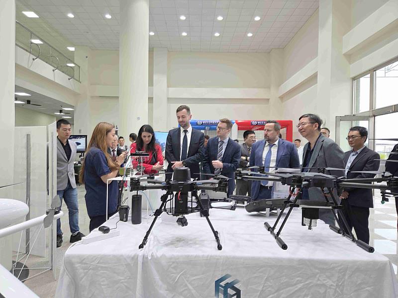 深化台捷無人機合作 捷克前眾議院議長率團訪嘉義亞創