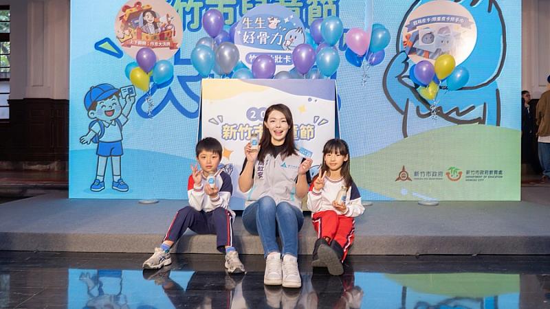 高虹安市長推「生生喝鮮乳」 ，做孩子成長後盾。