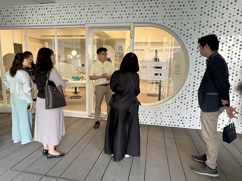 國立臺南護專化妝品應用科設有「頭皮舒活實習沙龍」，有效提升學生實作能力。