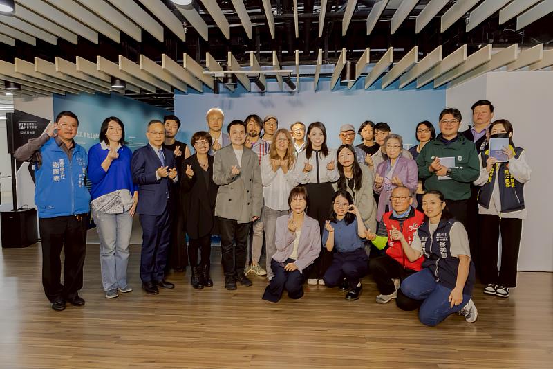 新竹241藝術空間《這就是光》開展 高虹安市長邀民眾穿越自然與科技之光