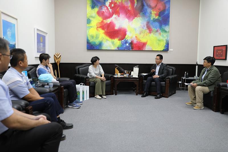 加薪、留才、再培力！饒慶鈴攜手屏科大再推「土木學分班」，讓臺東子弟返鄉建設、在地進修。