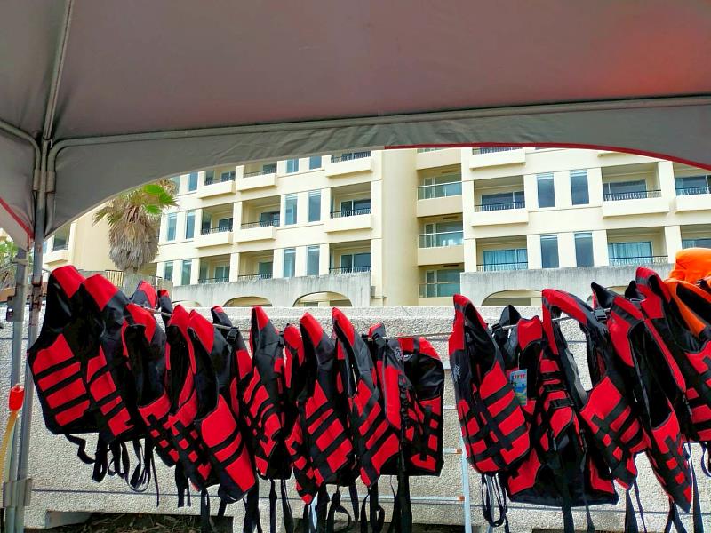 臺東迎接水域旺季，4月至9月救生員進駐杉原灣。（照片台東縣政府提供）