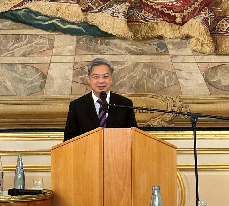 龔部長出席臺法企業座談會，分享臺法經濟產業合作前景，並與與會法商深入交流。