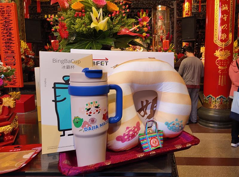 圖三、遠傳迎大甲媽祖遶境，申辦手機0元起再享獨家「大甲媽好運隨行禮盒」。