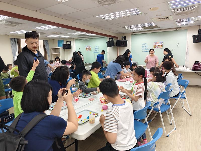 南投縣救國團打造專屬甜甜圈造型皂 親子共創兒童節回憶