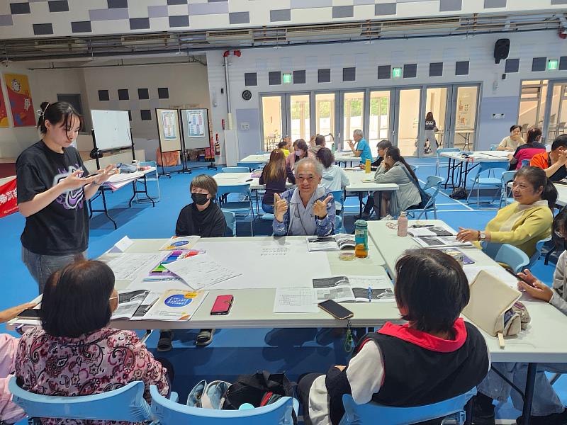 在職訓練小組討論。