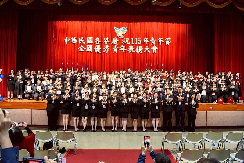 全國優秀青年代表全體合照。（照片/校方提供）