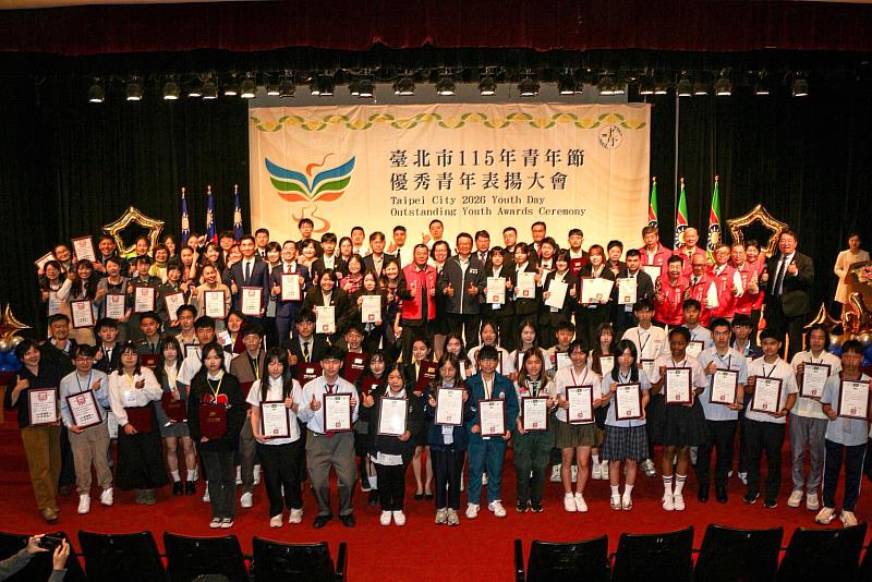 縣市優秀青年代表全體合照。（照片/校方提供）