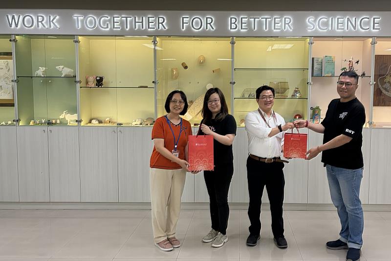 南大生科系師生感謝國家生物模式中心專業導覽與細緻解說，讓參訪活動更加完整而充實。