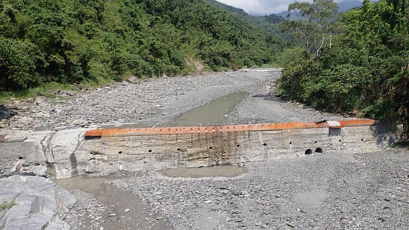 五號防砂壩降壩前情形。