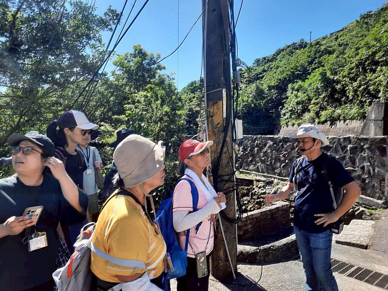 「小礦工漫遊金仔山」由在地達人引領小礦工穿越八角亭、金德發雜貨店、祈堂老街及報時山觀景台等地,大小朋友也可照建議路線自行參觀。