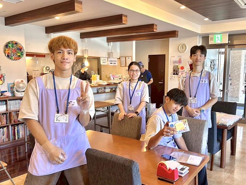 暨大護理學系與高齡長照學程原民專班學生於國外實習留影。