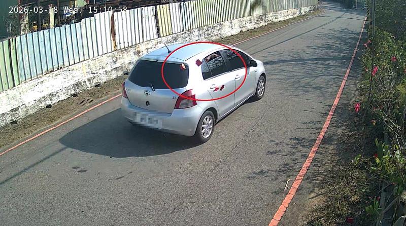 民眾違規亂丟垃圾。