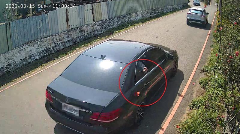 民眾違規亂丟垃圾。