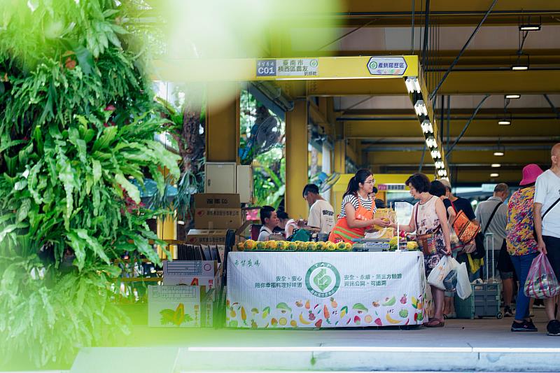 隨政策推動,產銷履歷農產品已走入市集與多元通路。