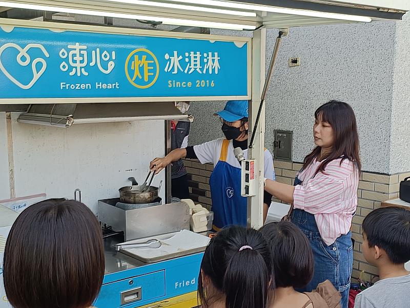 炸冰淇淋餐車開進溪口國小 午餐化身科學實驗室(照片由溪口國小提供)