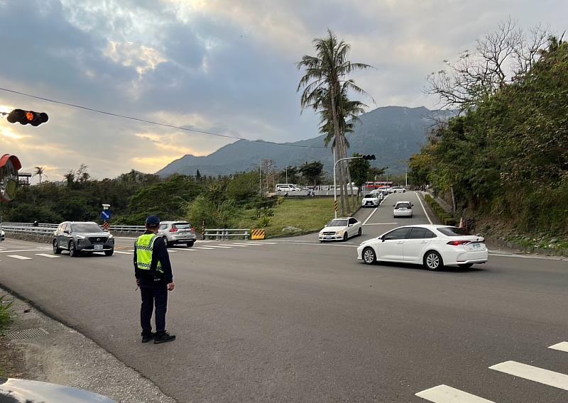清明祭祖併旅遊潮！東警啟動交通疏導專案 多點佈警守護全線順暢