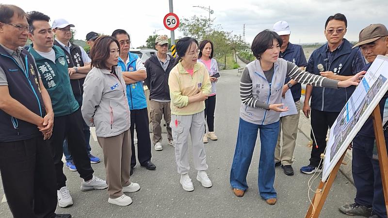 饒慶鈴視察太平溪緊急疏濬、臺東高中周邊人行環境改善工程。