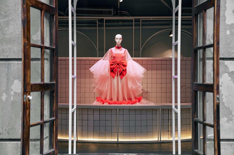 訂製禮服 《安放》。（Shawn Sun孫邦維攝）