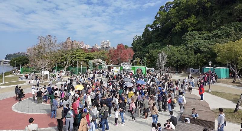 時藝攜手三大公益團體 陪孩子一起長大 恐龍世界留下笑聲與勇氣