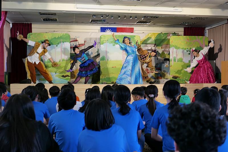 蘋果劇團《嬌滴滴與髒兮兮》演出劇照。