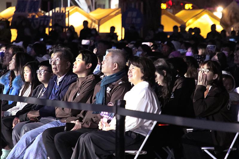 黃敏惠市長於320+1城市博覽會期間欣賞霹靂布袋戲演出