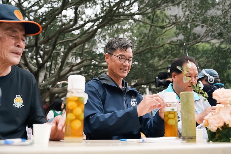 副市長林琨瀚體驗手作「青梅醋」