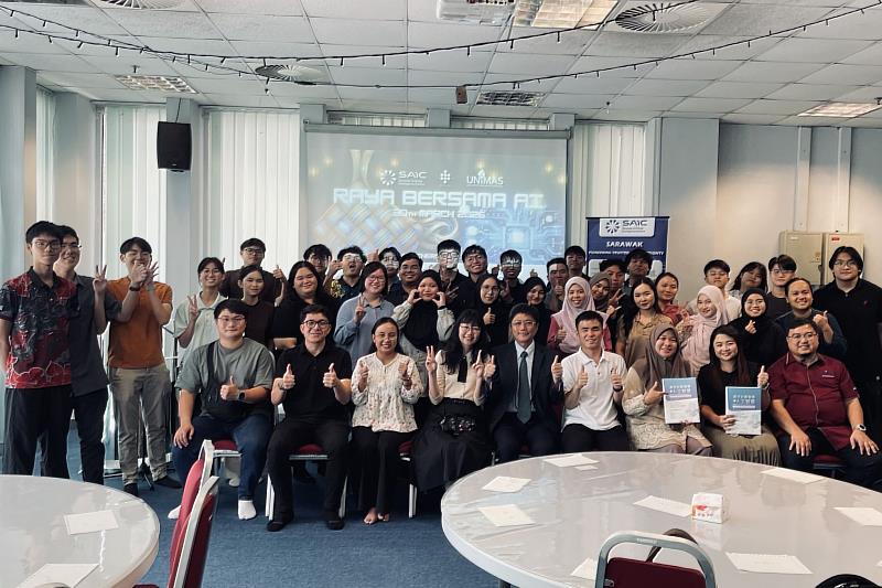南大團隊於活動前為沙勞越大學師生進行教育訓練,強化教學準備,建立跨國AI課程合作基礎。