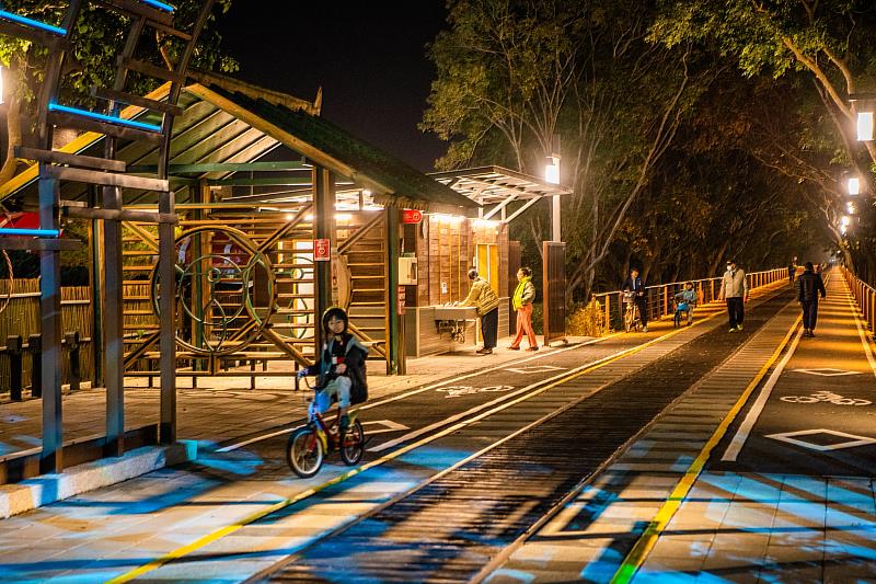 0 嘉油鐵馬道日夜皆美 適合全齡遊憩