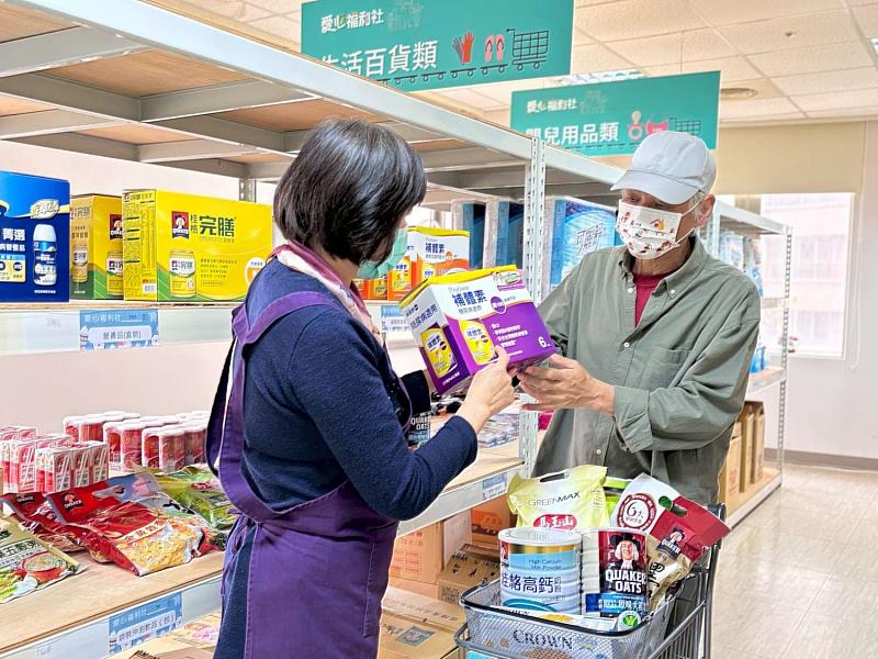 新竹市推動「愛心福利社」，及時給予弱勢家庭協助。