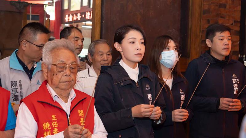 市長高虹安至開臺金山寺參拜