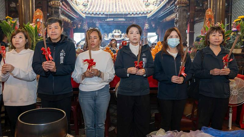 市長高虹安至竹蓮寺參拜