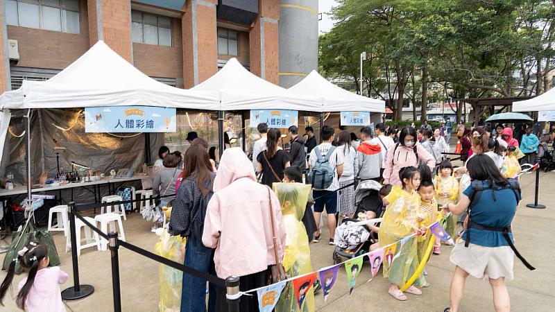 活動現場吸引許多民眾前往同樂